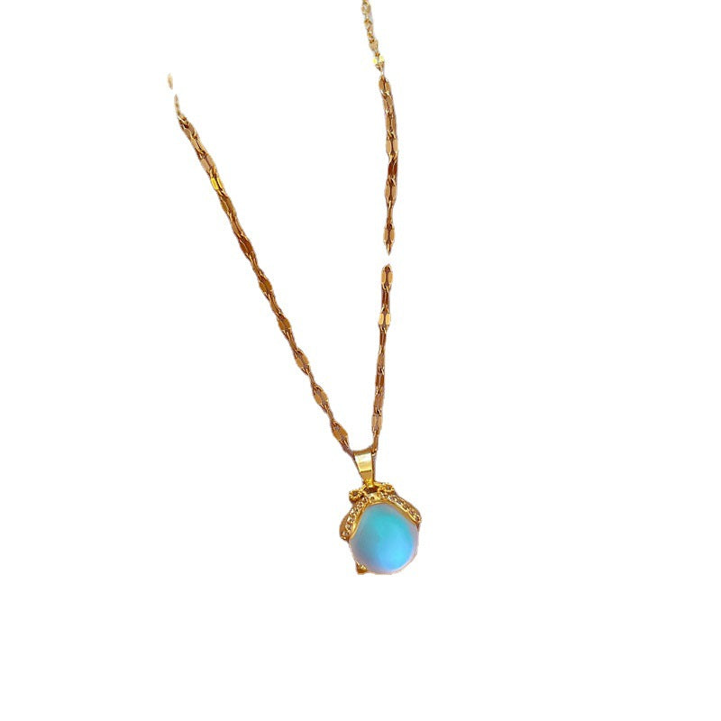 Collana con ciondolo a forma di coccinella ape Aurora in acciaio al titanio con placcatura in oro micro-pavé da donna, delicata catena per clavicola con design geometrico e cartoon