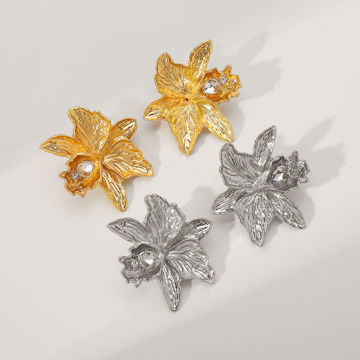 Pendientes de Aleación con Diseño Floral Geométrico Vintage para Mujer con Detalles de Diamantes de Imitación y Acabado Bañado