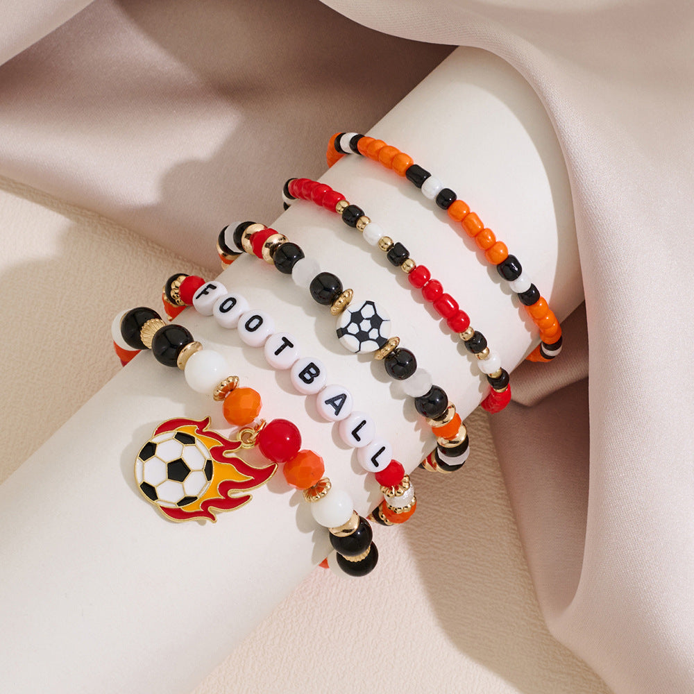 Set di braccialetti unisex geometrici con perline in vetro ed elementi a forma di scarpa da calcio
