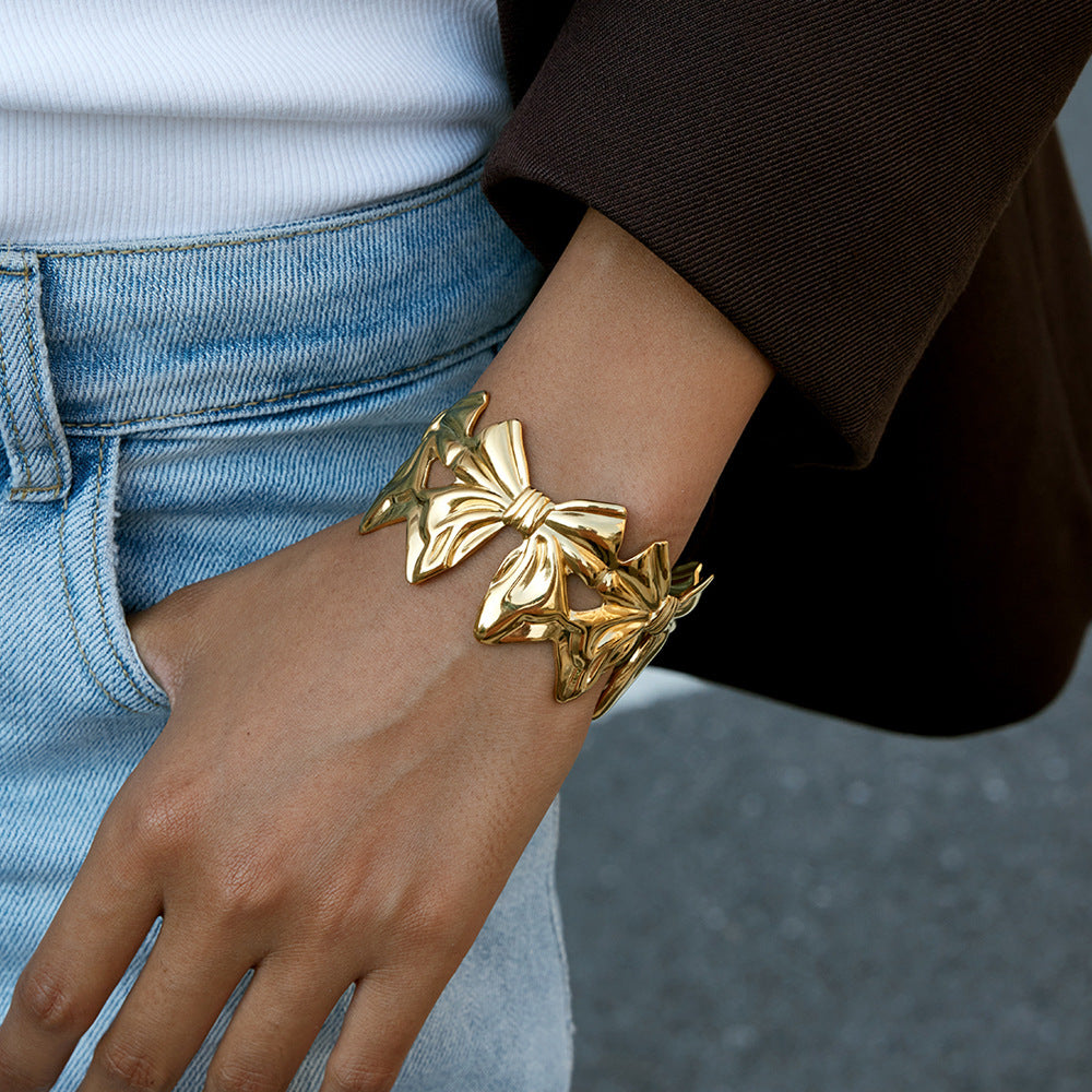 Elegante pulsera de acero de titanio en forma de lazo para mujer con acabado chapado, joyería hipoalergénica de acero inoxidable