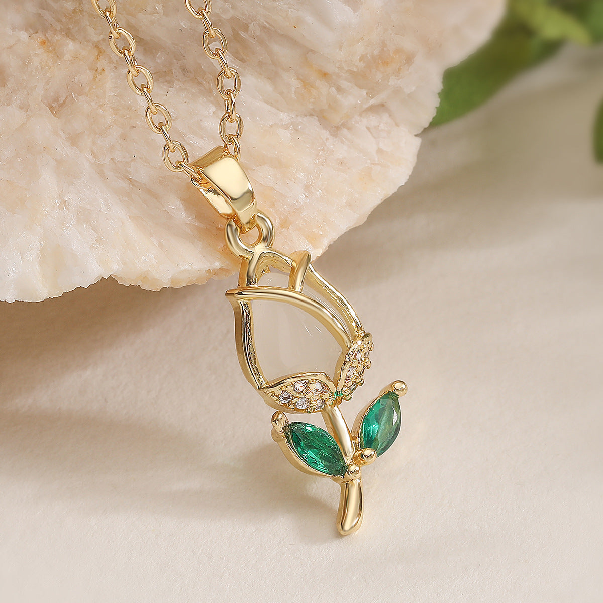 Elegant Minimalist Geometric Brass Rose Pendant Necklace for Women