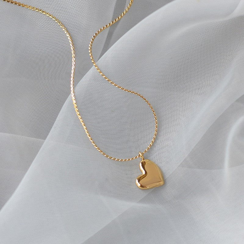 Original Design Heart-Shaped Titanium Steel Plated Clavicle Necklace for Women with Irregular Detail