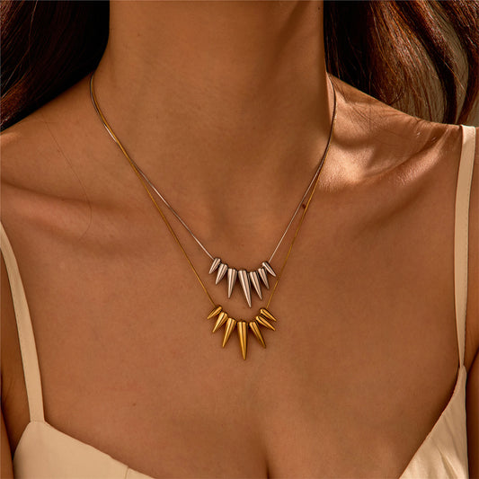 Collar de acero inoxidable con forma de bala geométrica estilo punk con acabado chapado para mujer