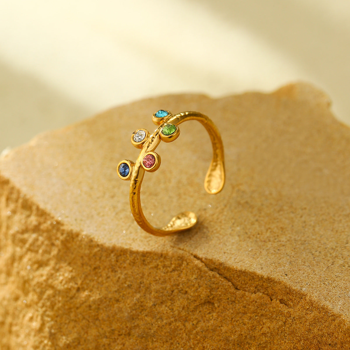 Anillo redondo vintage de acero inoxidable extragrande con diamantes de imitación de colores y acabado chapado para mujer
