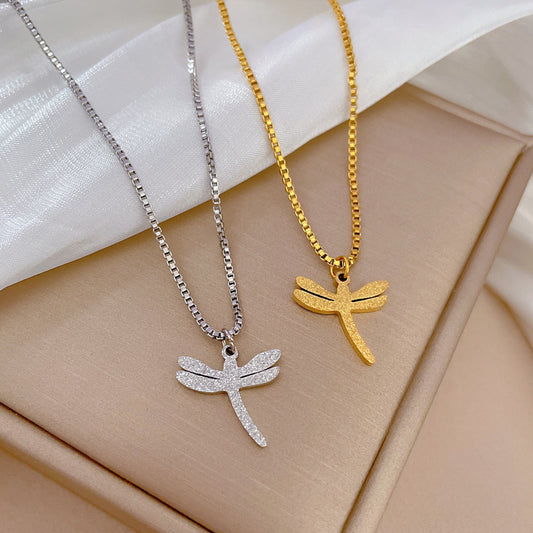 Collar Minimalista de Acero de Titanio Geométrico Chapado con Colgante de Libélula de Lámina de Oro para Mujer