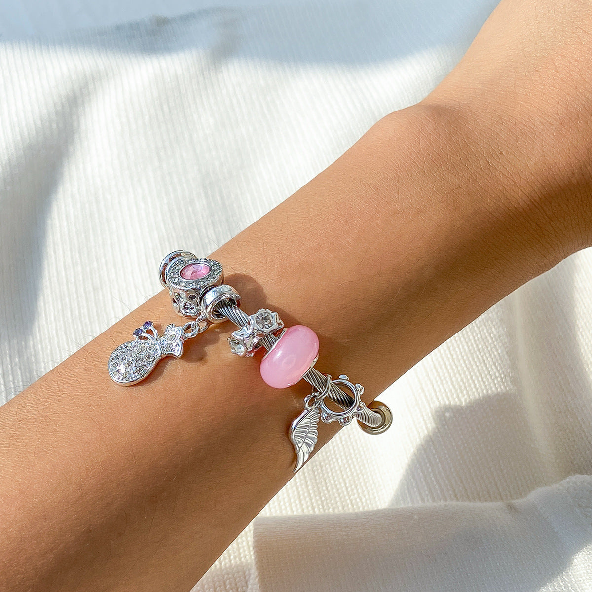 Pulsera geométrica de aleación con diseño floral rústico, dijes de ojos que brillan en la oscuridad y acabado antiguo