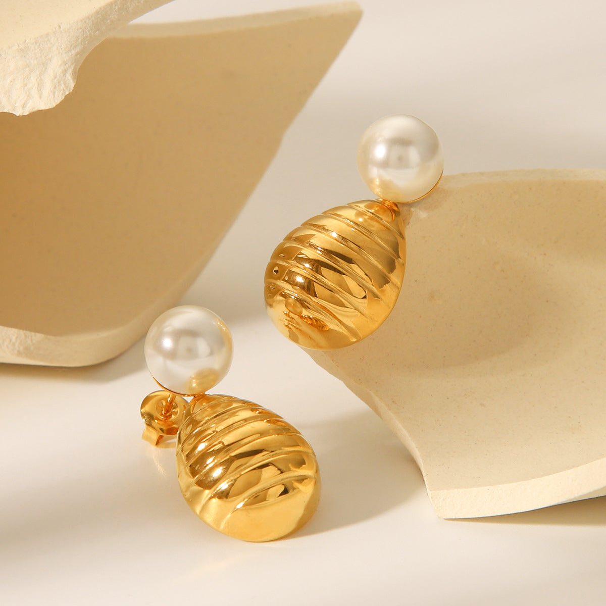 Pendientes de Perlas Geométricos de Gota de Agua de Acero Inoxidable con Baño de Oro de 18K Estilo Ins para Mujer