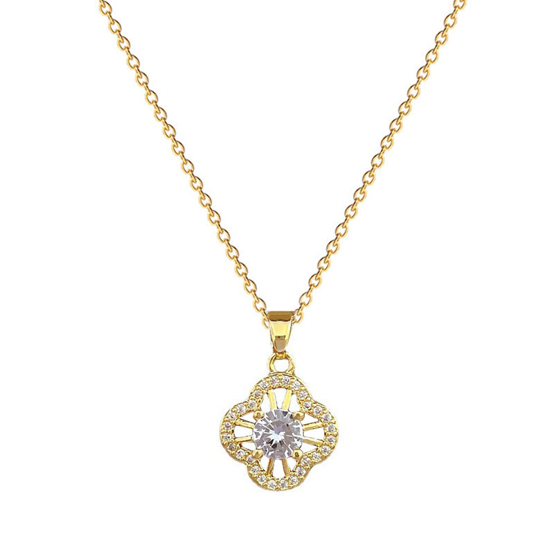 Set di Collana e Orecchini Lusso da Donna in Acciaio al Titanio con Trifoglio e Accenti di Strass Micro-Pavé per Eventi Formali