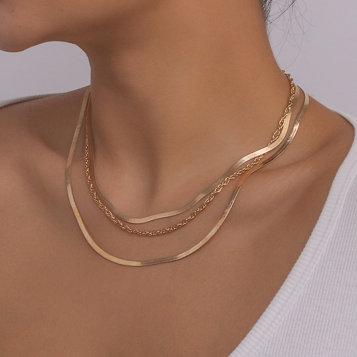 Collana a Catena Serpente Multistrato Geometrica Minimalista in Lega con Finitura Placcata per Donne