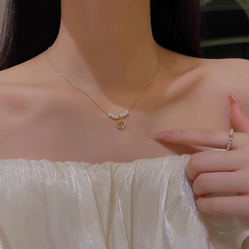 Minimalist Irregular Animal-Shaped Titanium Steel Pendant Necklace with Plated Finish for Women