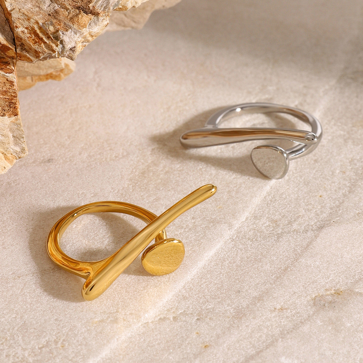 Anillo irregular de acero inoxidable con chapado para mujer, sortija de moda llamativa