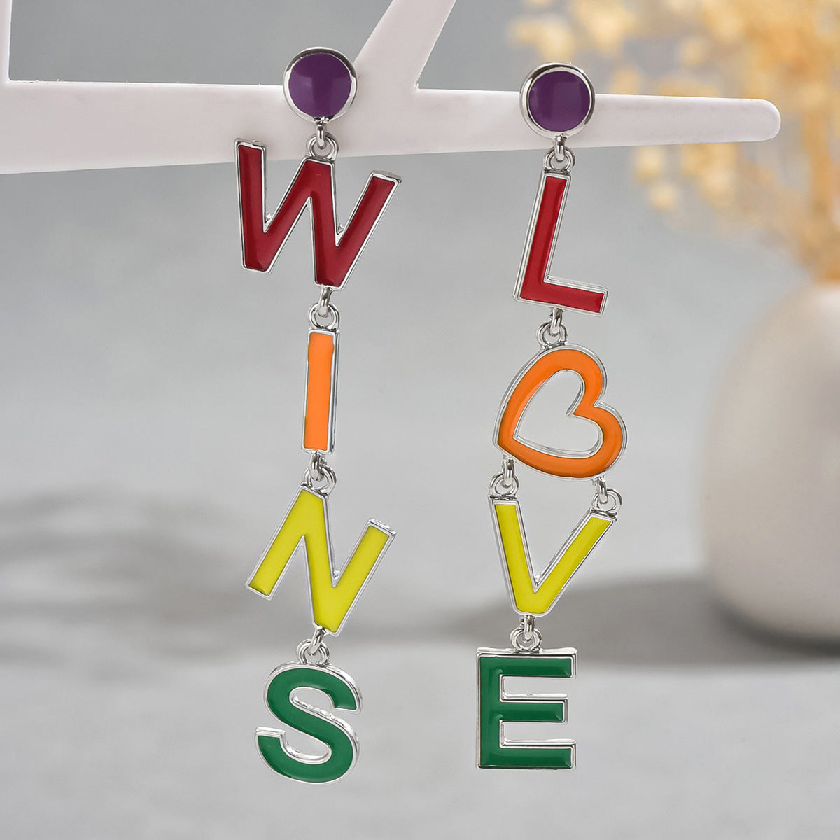 Pendientes minimalistas de esmalte con letras para mujer, aleación con postes de acero inoxidable