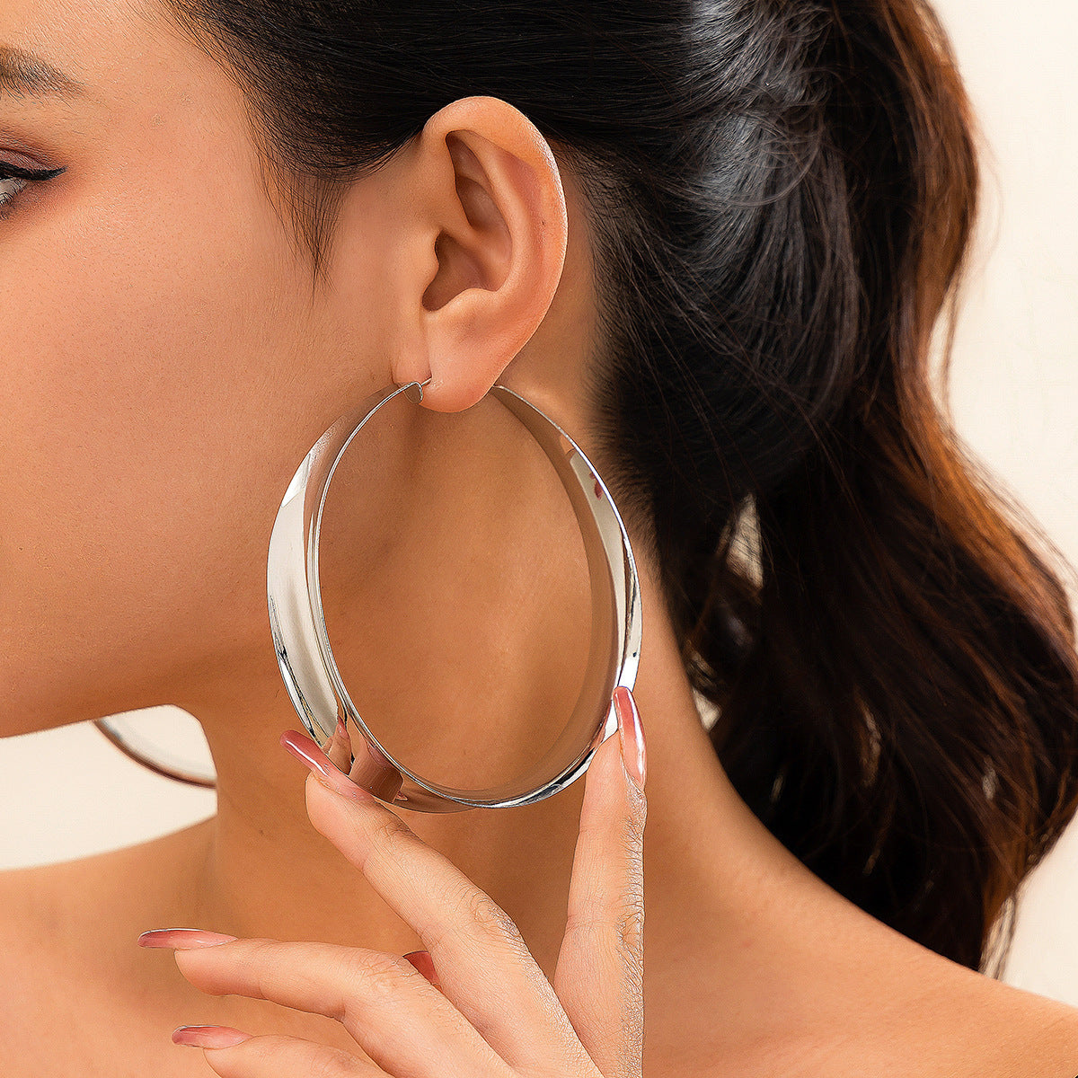 Orecchini a Cerchio Geometrici Grandi in Metallo da Donna con Finitura Lucida e Design Vuoto