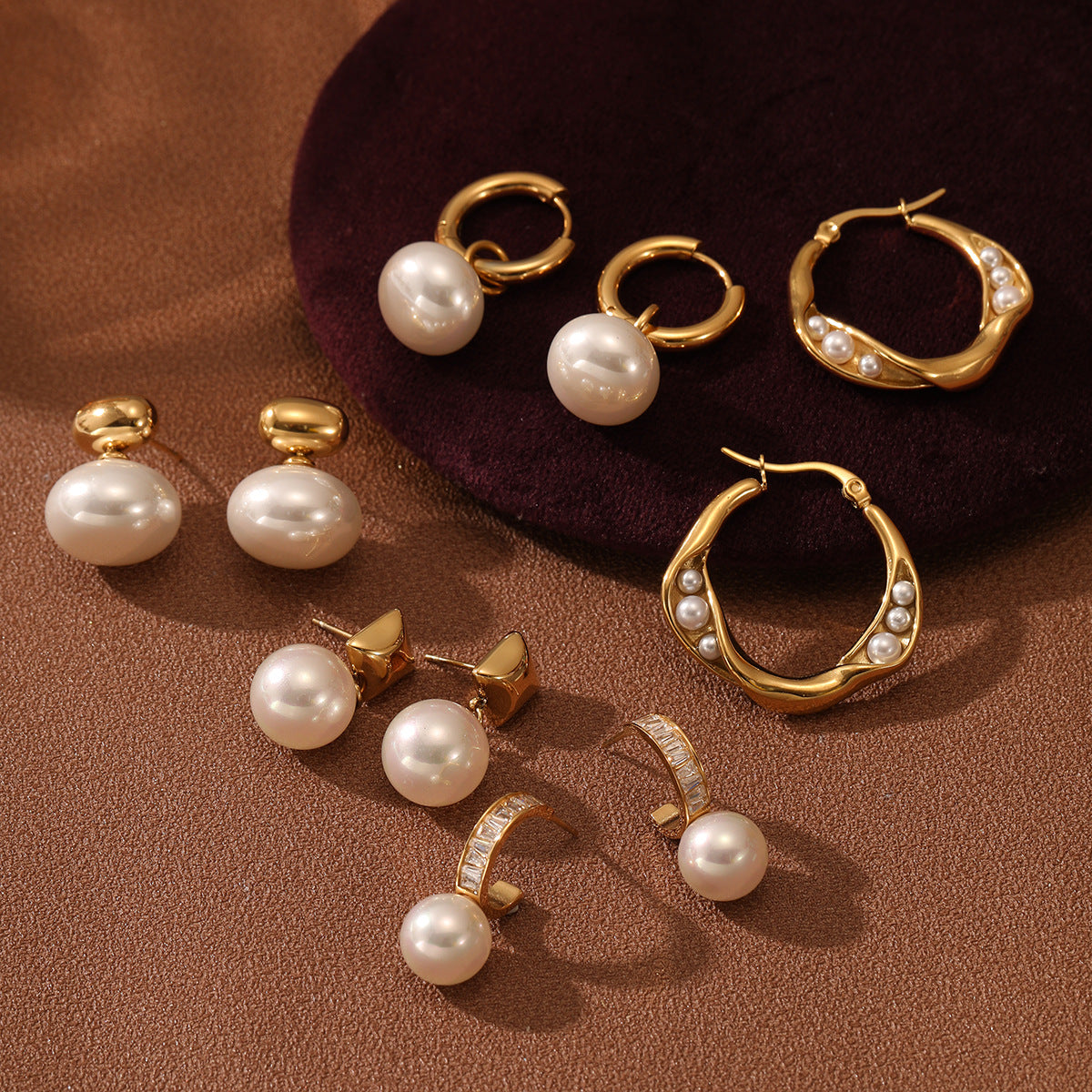 Pendientes de titanio con perlas ovaladas vintage para mujer con acabado chapado, diseño de lujo minimalista