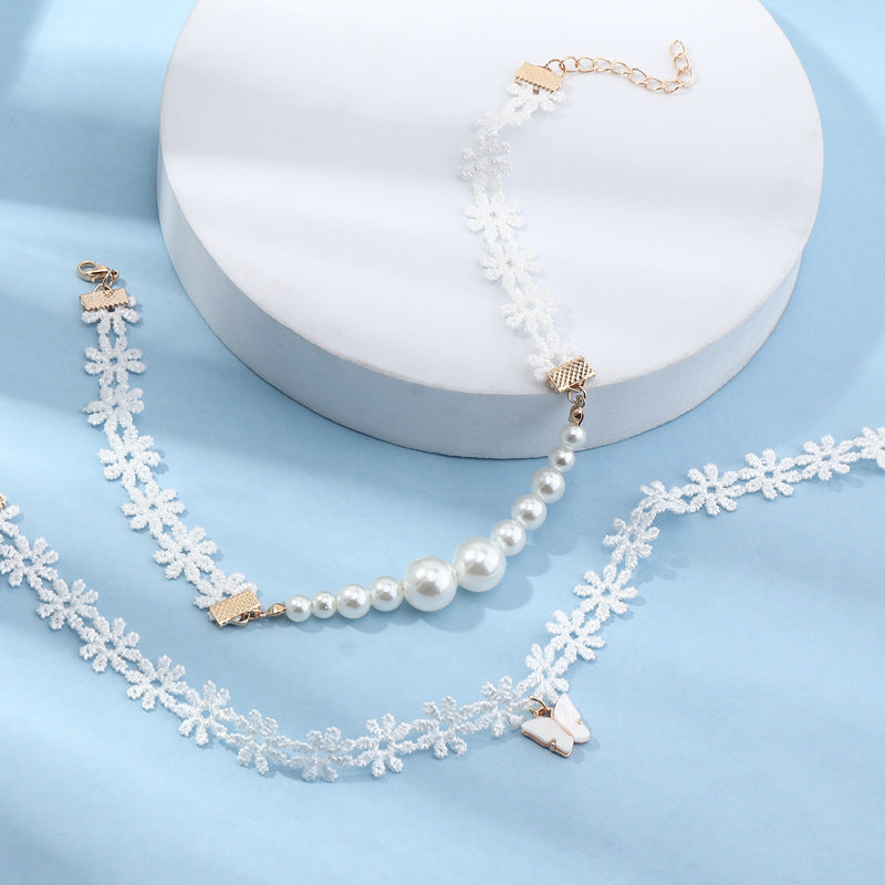 Collar de perlas en forma de mariposa para niñas, gargantilla de tela blanca con cadena de serpiente, collar con colgante minimalista hecho a mano estilo cuento de hadas