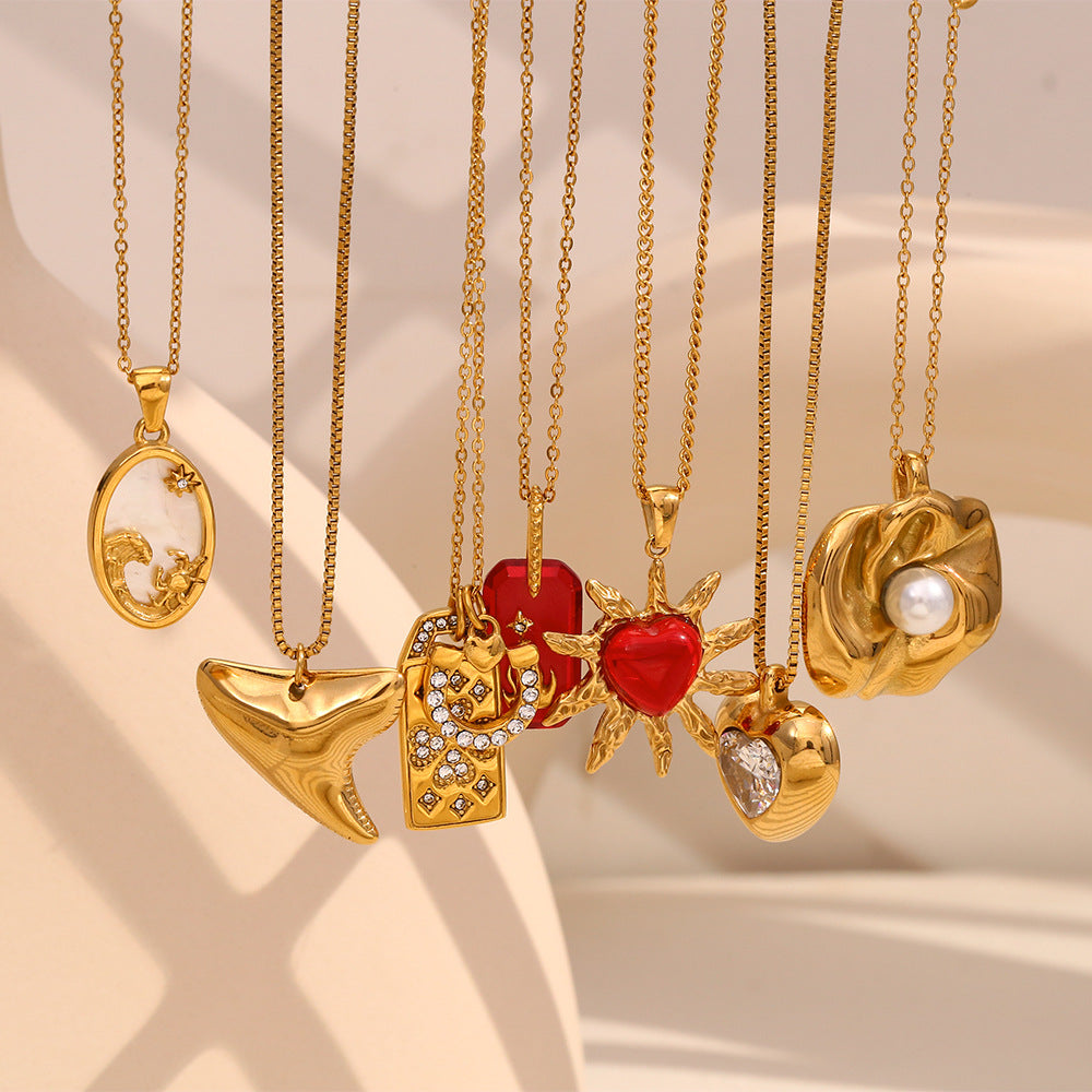 Collana con Pendente a Cuore Floreale Vintage in Agata Rossa da Donna con Catena in Acciaio Inox e Placcatura in Oro 18K