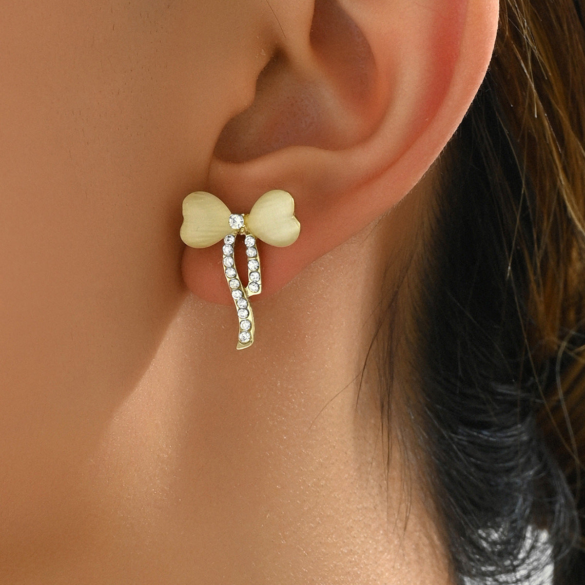 Pendientes Minimalistas Geométricos con Forma de Lazo en Cobre con Incrustaciones de Zirconia para Mujer, Estilo Fresco y Dulce de Casa de Campo