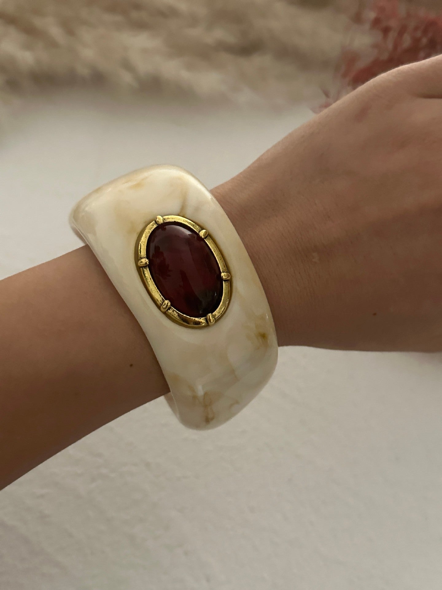Vintage Oval Geometric Alloy Cuff Bracelet with Resin Inlay and Gradient Turquoise Pattern