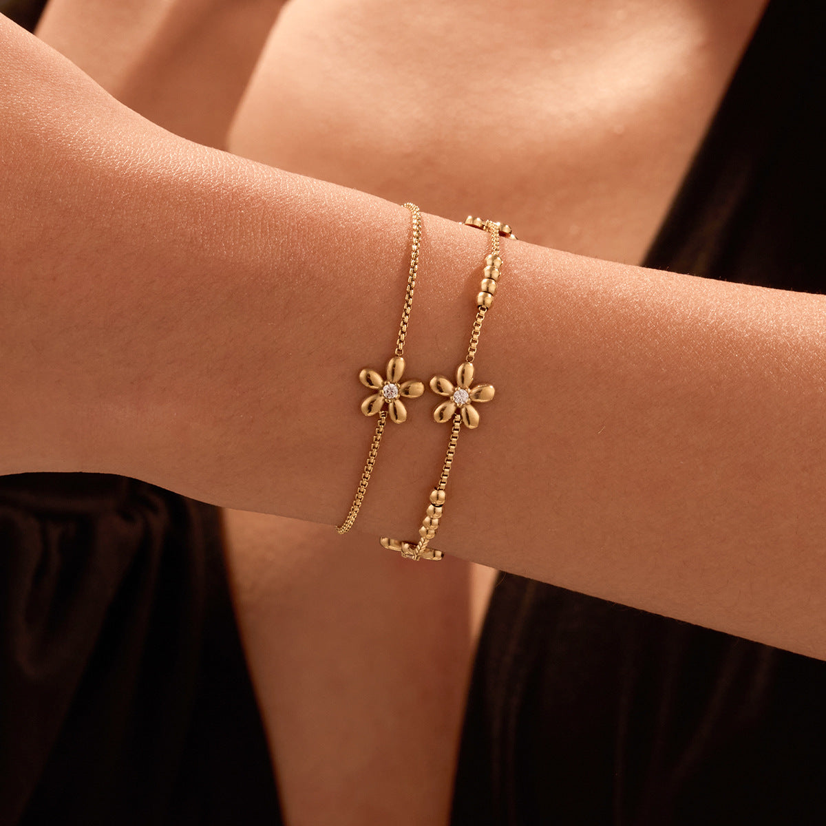 Fashionable Floral Geometric Stainless Steel Bracelet with Rhinestone Inlay for Women, Plated Minimalist Stackable Jewelry