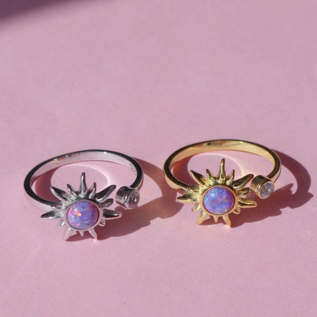 Collana con ciondolo artistico in opale geometrico con stelle in zirconia micro-pavé su catena in rame da donna