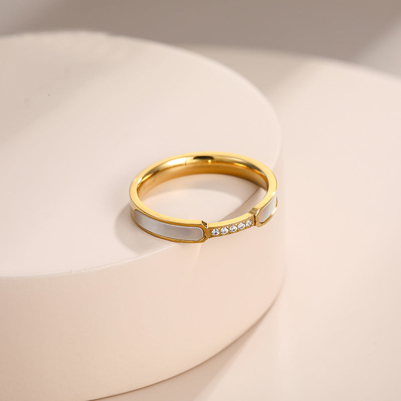 Anello Minimalista Geometrico in Acciaio al Titanio Placcato Oro Rosa con Intarsio in Madreperla per Donna