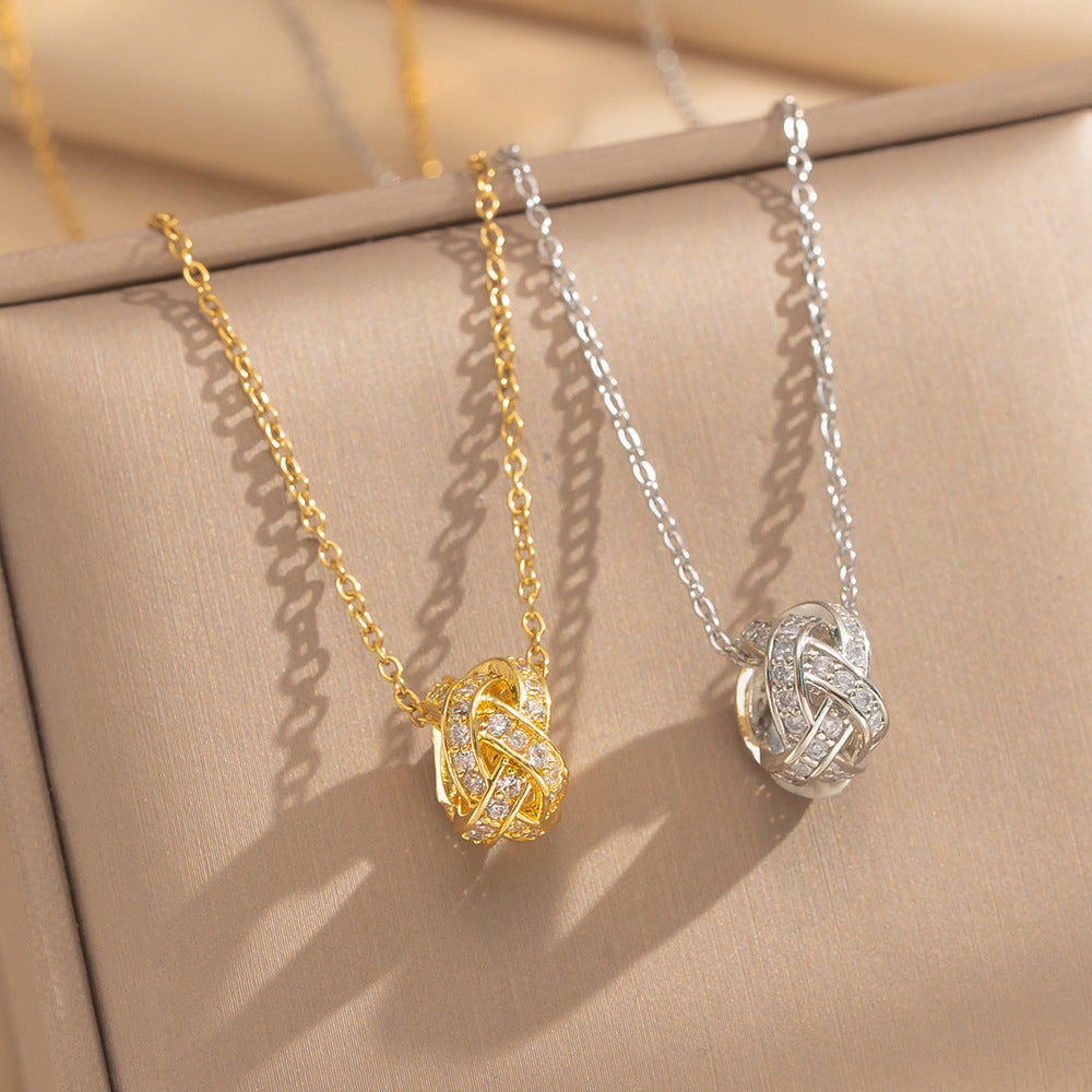 Collana Unisex a catena incrociata in acciaio al titanio con ciondolo in zircone placcato oro vero 18K, motivo a bussola, nodo rotondo intrecciato Amore e Cielo stellato, stile "Light Luxury"