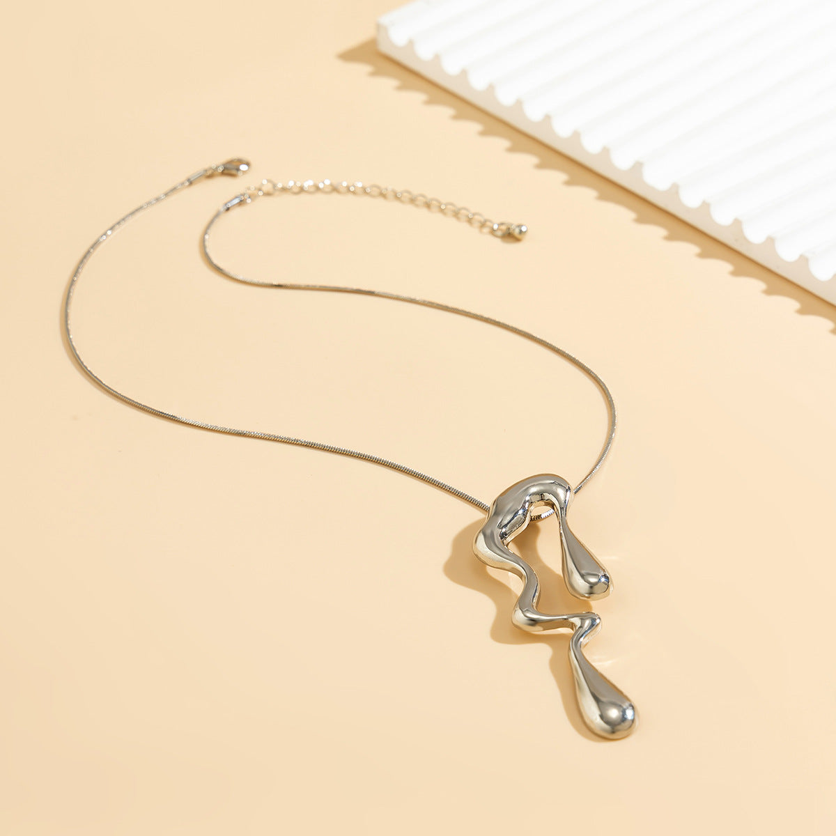 Edgy Liquid Metal Style Geometric Necklace for Women with Electroplated Alloy Pendant and Irregular Lava Design