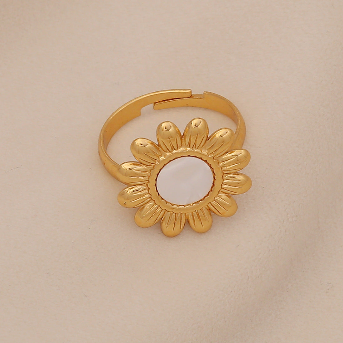 Anello in acciaio inossidabile da donna con farfalla e cuore, finitura placcata