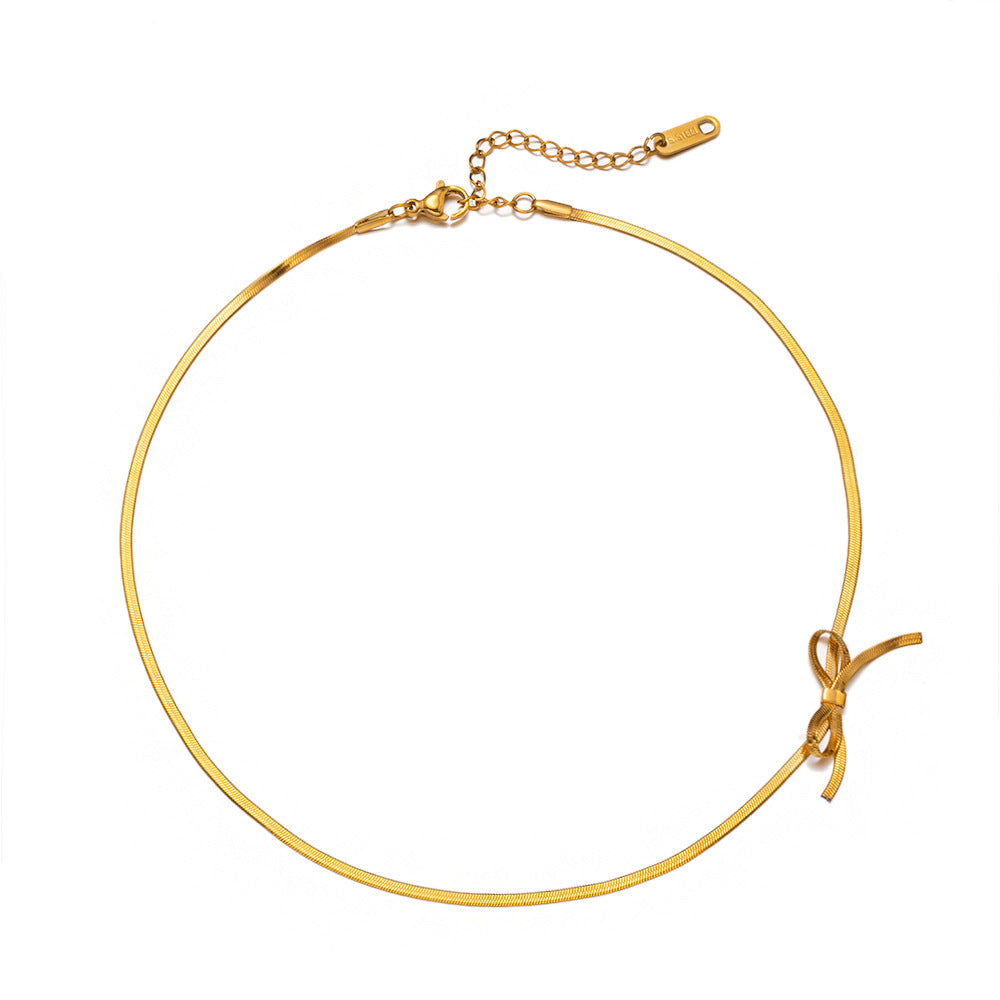 Gargantilla Minimalista para Mujer con Cadena de Serpiente de Acero Titanio Chapada en Oro y Diseño de Lazo