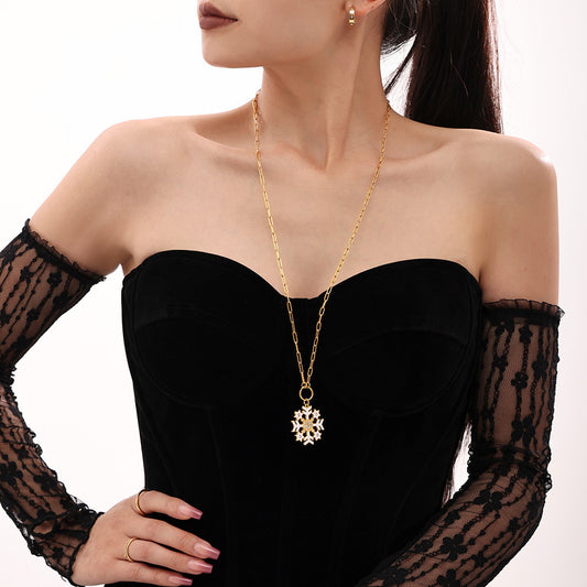 Collana con ciondolo di lusso a forma di ruota panoramica geometrica con zirconi e dettagli in smalto su catena in acciaio inossidabile da donna