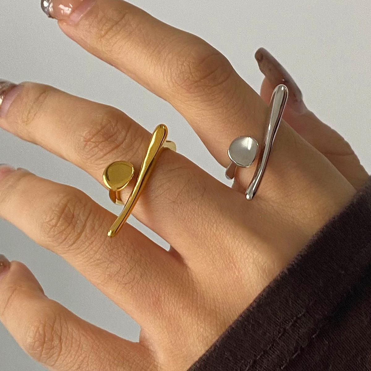 Orecchini a perno geometrici in acciaio inossidabile con strass e finitura placcata da donna