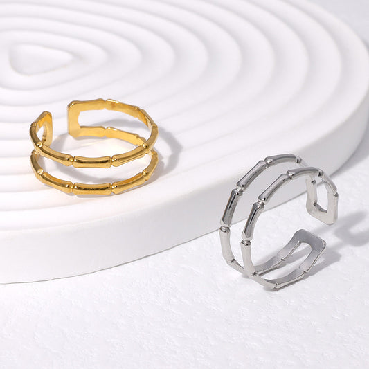 Anello Minimalista in Acciaio Inossidabile con Giunto in Bambù, Finitura Placcata, Fascia Aperta Regolabile da Donna