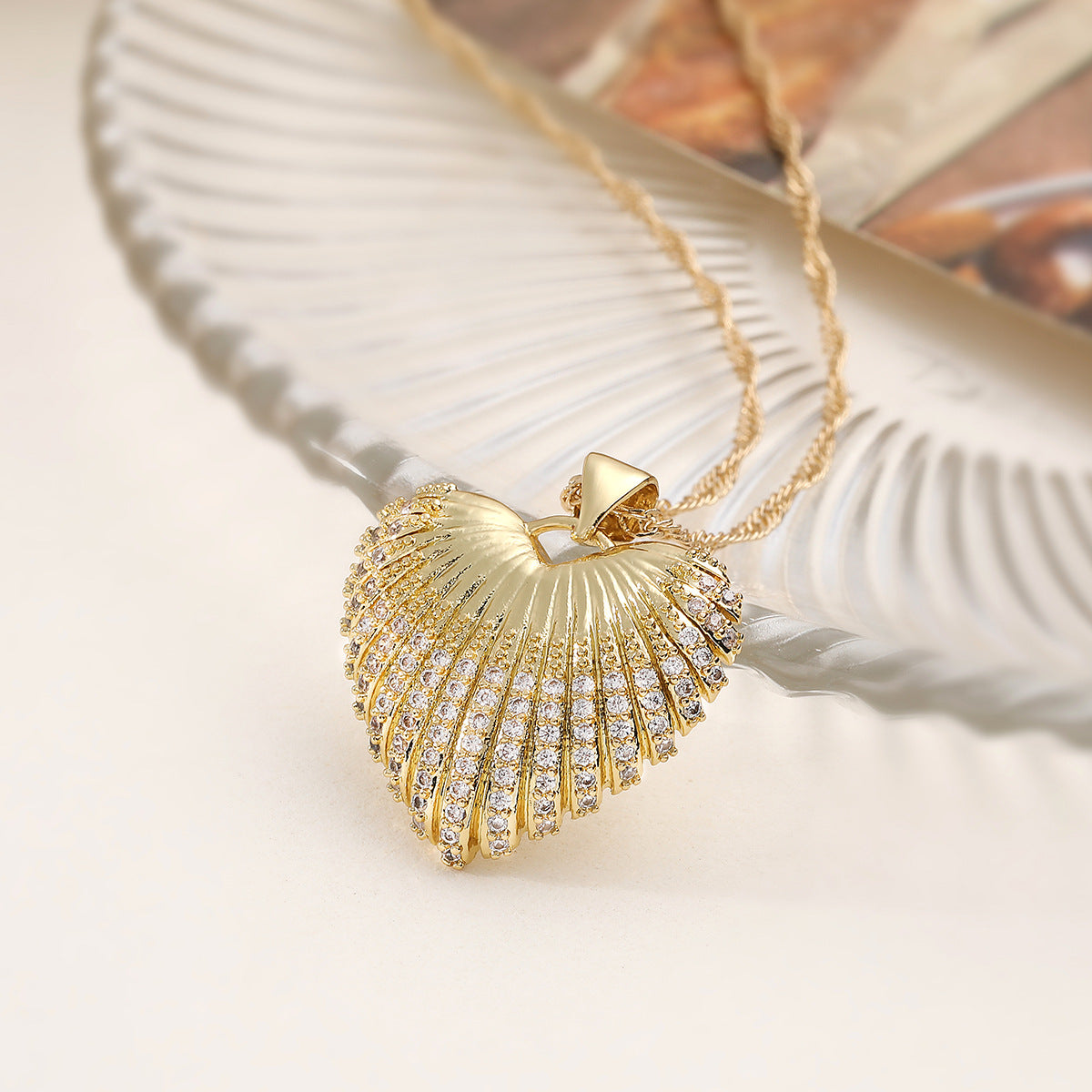 Minimalist Elegant Heart Geometric Brass Necklace with Cubic Zirconia for Women