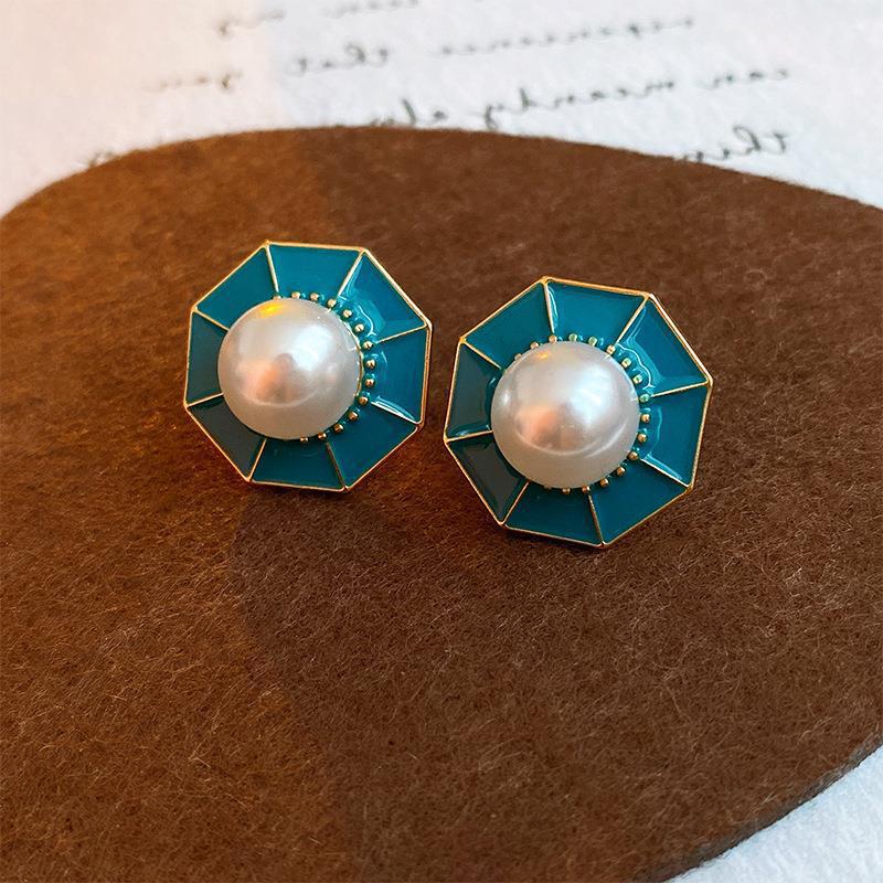 Vintage-Style Geometric Stud Earrings in Copper with Electroplated Finish for Women