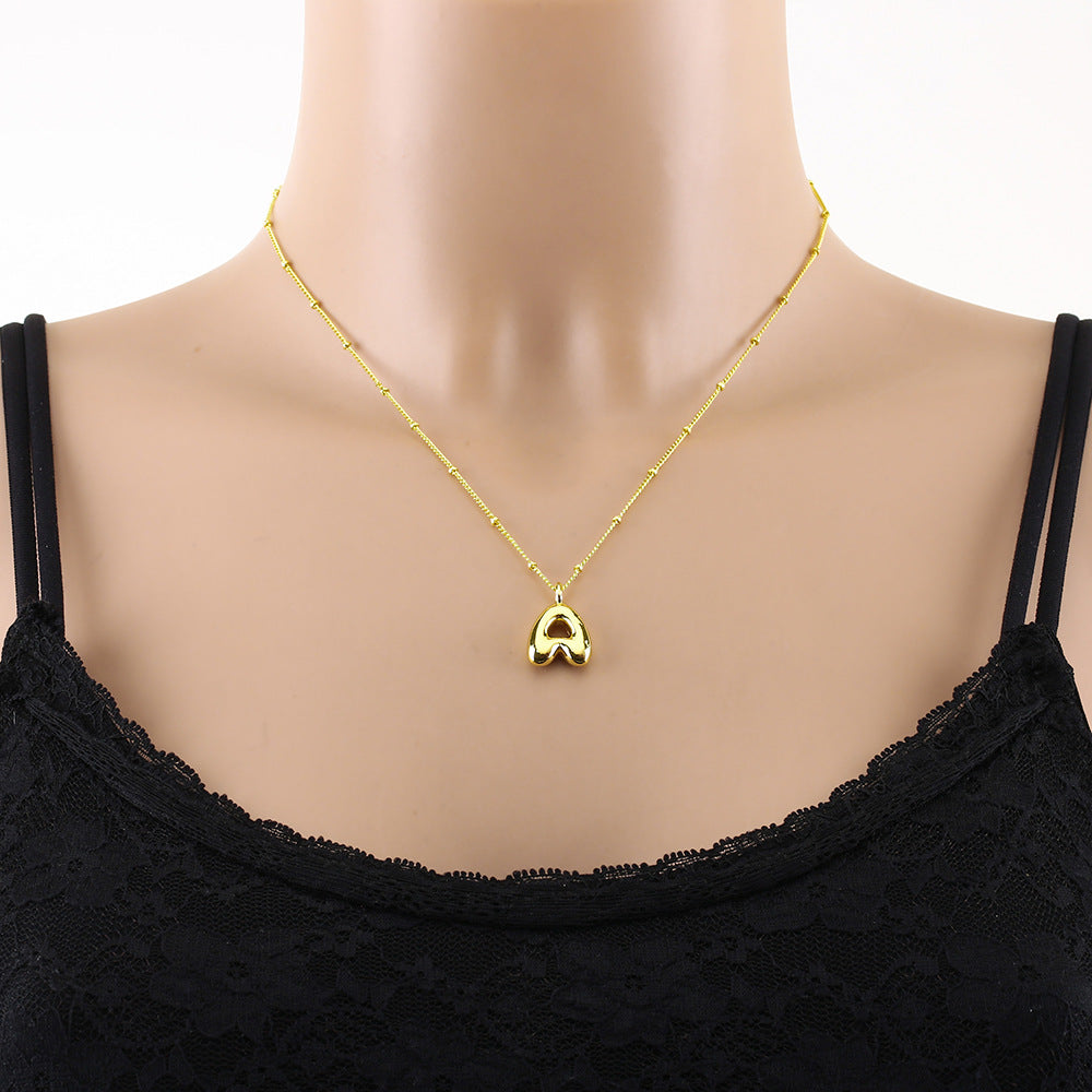 Collar Colgante con Inicial Minimalista para Mujer en Cobre con Acabado Galvanizado Cadena Ajustable para Clavícula