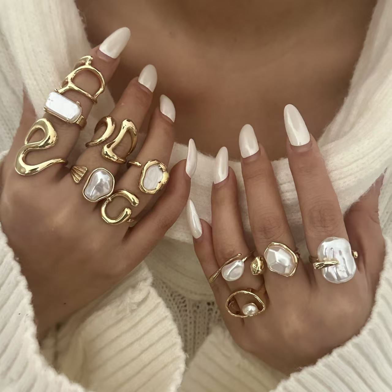 Vintage Geometric Alloy Plated Ring with Irregular Baroque Pearl and Rhinestone for Women