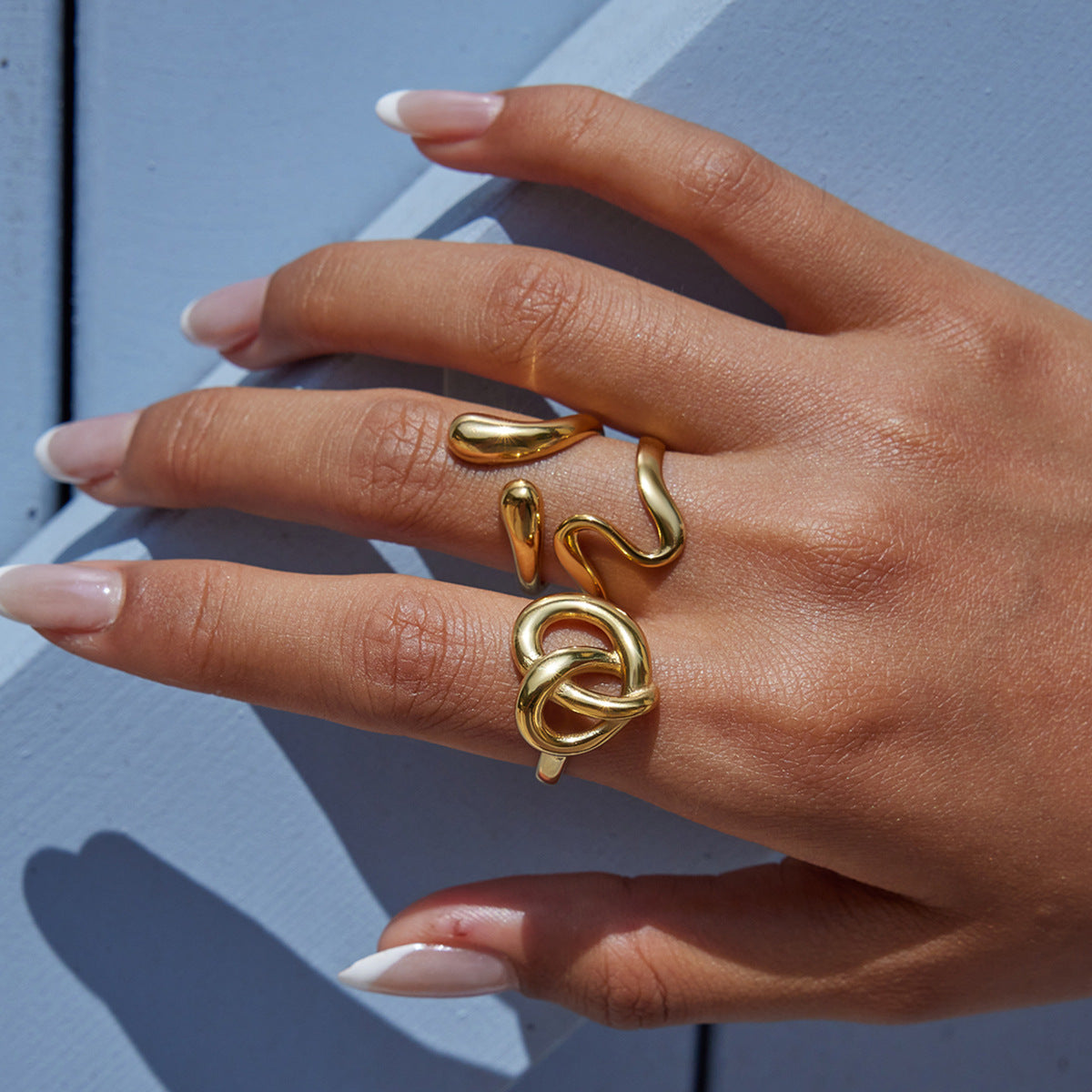 Anello Minimalista a Cuore in Acciaio al Titanio con Finitura Galvanizzata per Donna, Fascia alla Moda Leggera e Resistente allo Sbiadimento