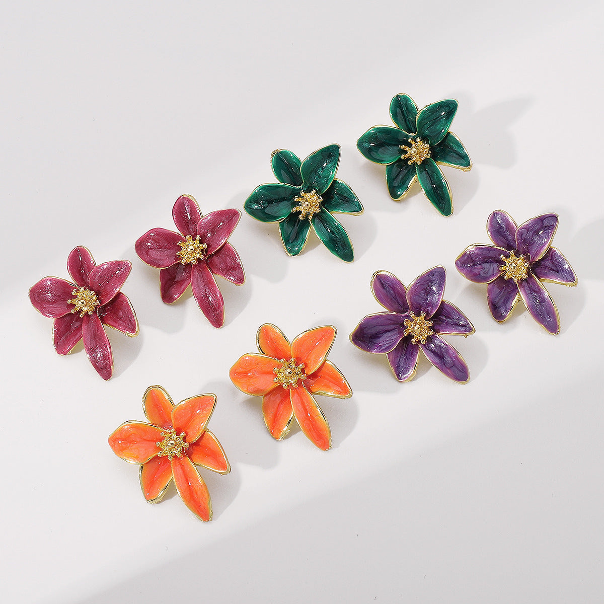 Aretes Minimalistas de Aleación Esmaltados con Diseño Floral y Acabado de Esmalte de Colores para Mujer