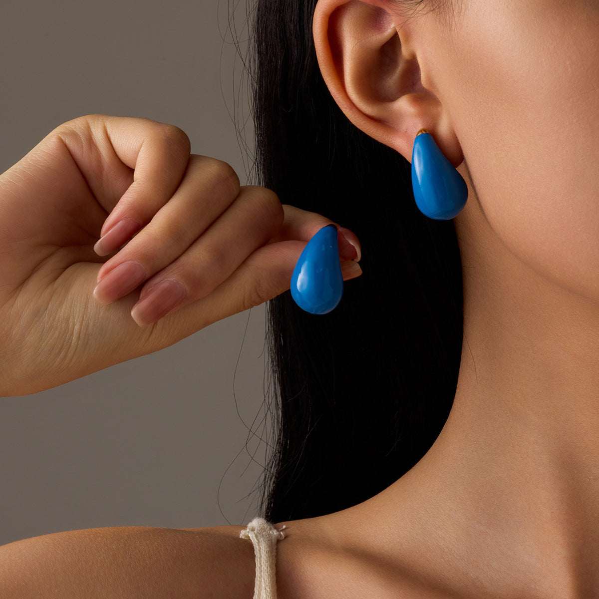 Orecchini pendenti da donna a forma di goccia in acciaio inossidabile, stile minimalista, con finitura galvanica