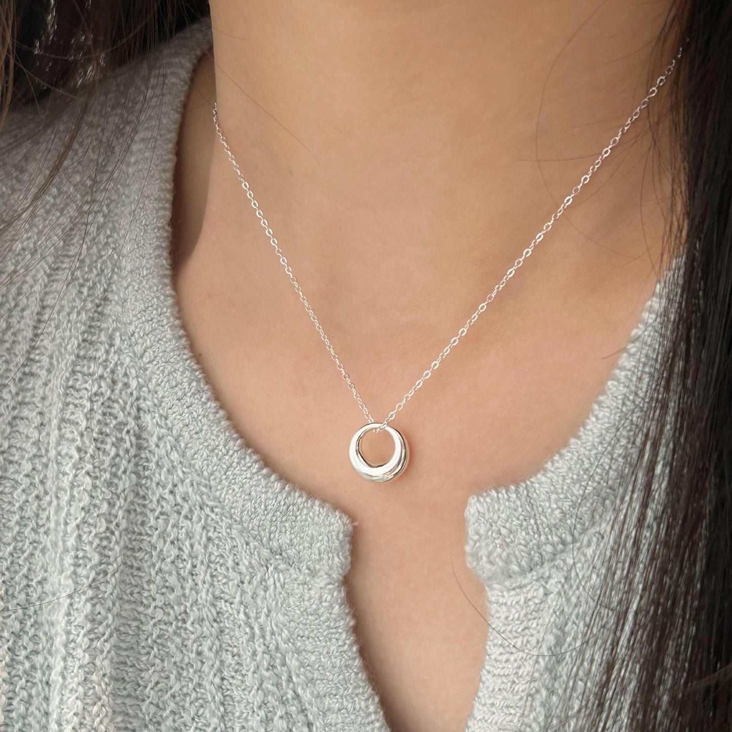 Minimalist Geometric Round Circle Necklace in 925 Sterling Silver with Plated Finish