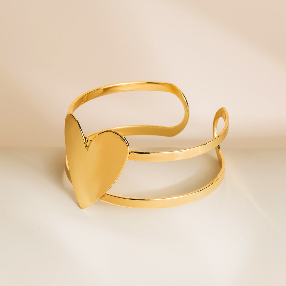 Bracciale da donna a cuore aperto geometrico minimalista stile freddo con base in ferro e finitura placcata