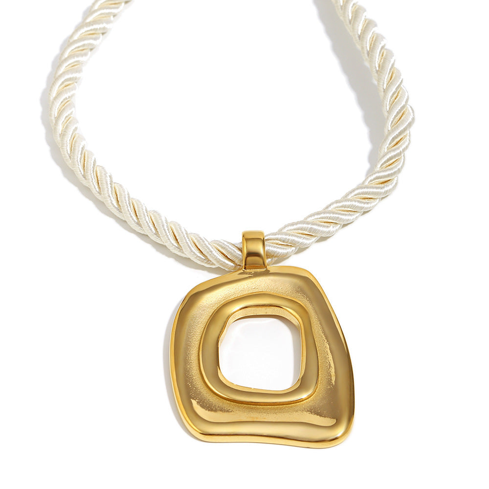 Collana con ciondolo quadrato geometrico minimalista e cavo da donna in acciaio inossidabile placcato oro 18 carati