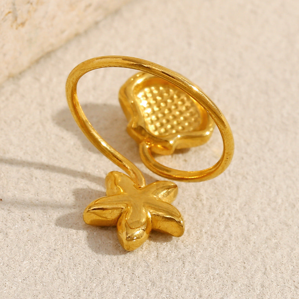 Anello da donna alla moda a forma di stella in acciaio inossidabile con placcatura in oro 18 carati e inserto in conchiglia