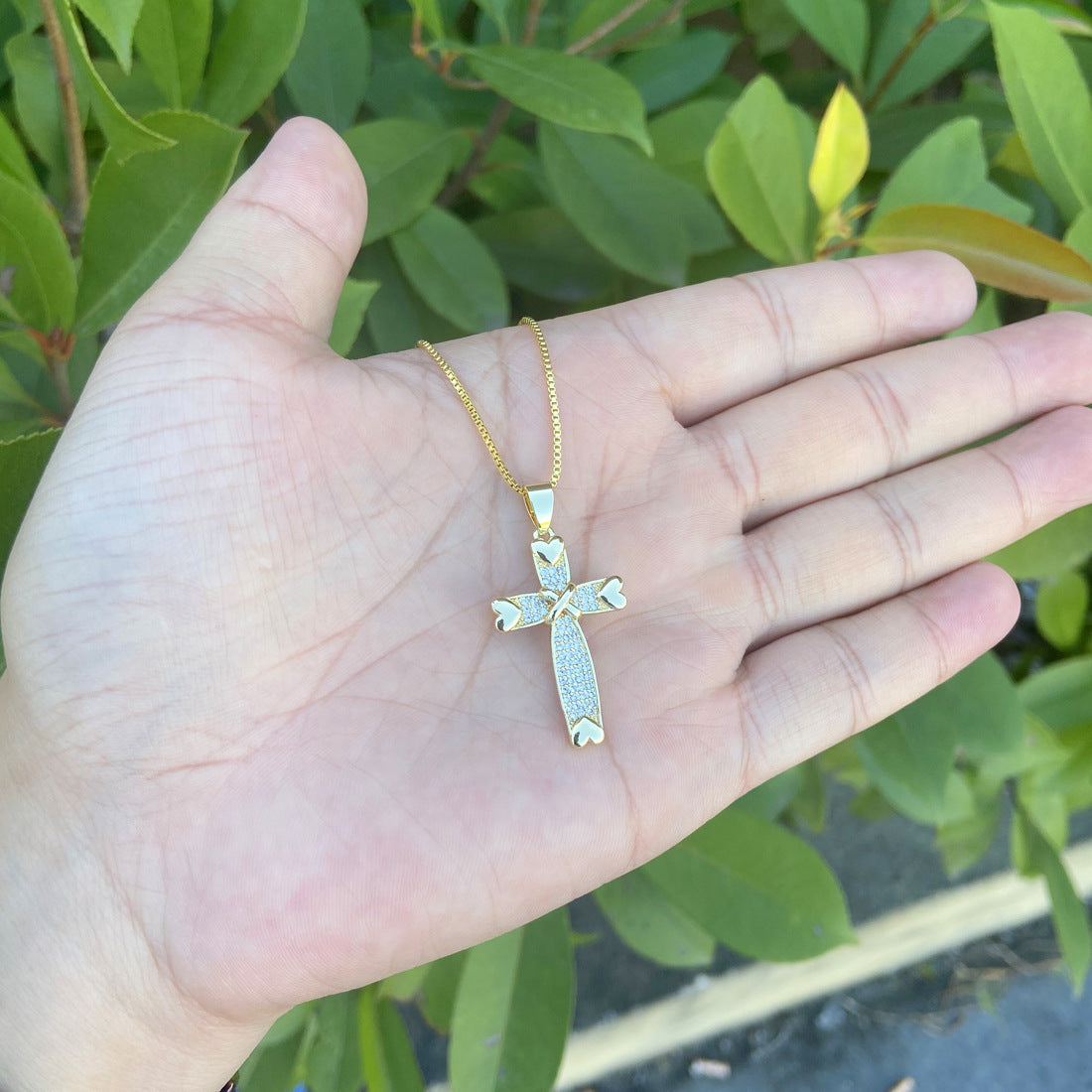 Fashionable Cross Pendant Necklace in Copper with Rhinestone Inlay and 18K Gold Plating for Women