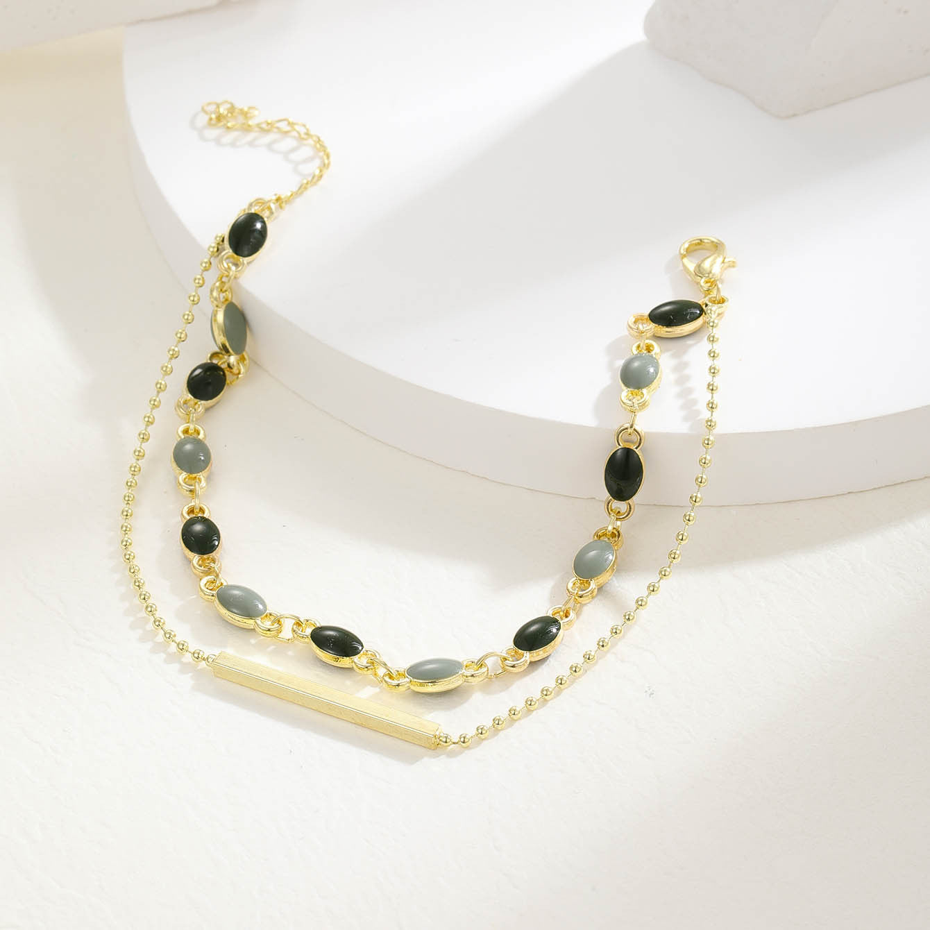 Pulsera de cobre minimalista francesa retro de dos tonos para mujer con diseño en forma de U, acabado galvanizado y detalles de perlas