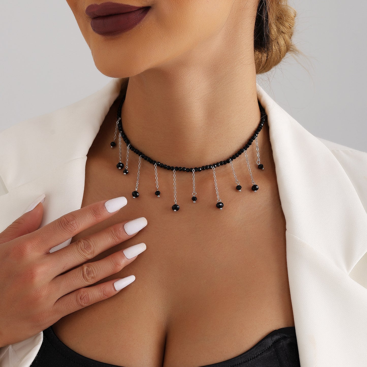 Vintage Black Beaded Tassel Crystal Pendant Choker Necklace for Women with Geometric Design and Electroplated Alloy Accents