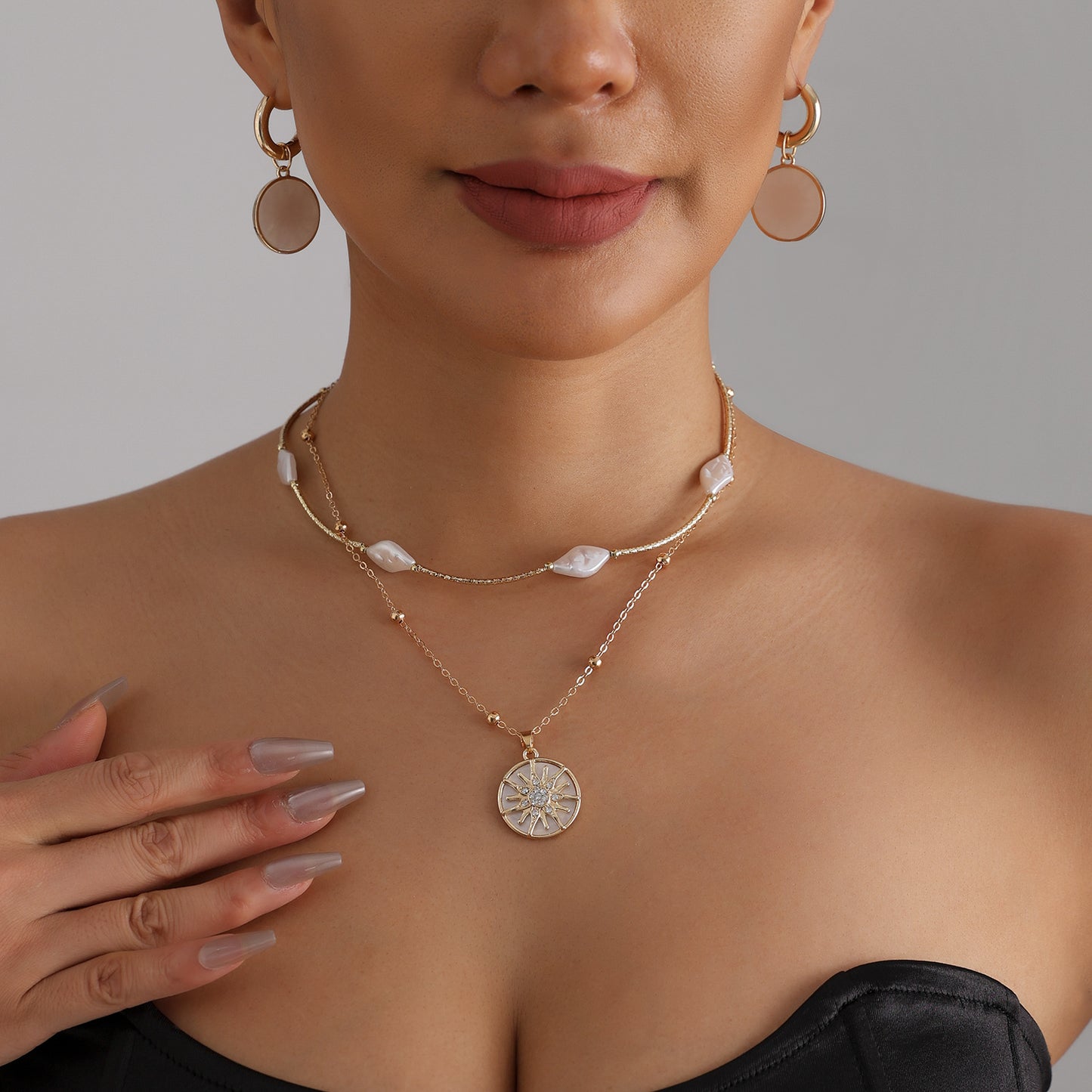 Elegant Geometric Sunflower Alloy Necklace with Rhinestone and Pearl Inlay for Women