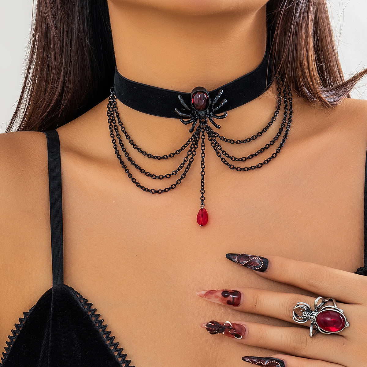 Collana girocollo gotica con ragno dolce e audace, catena con gocce di sangue e nappe per donna