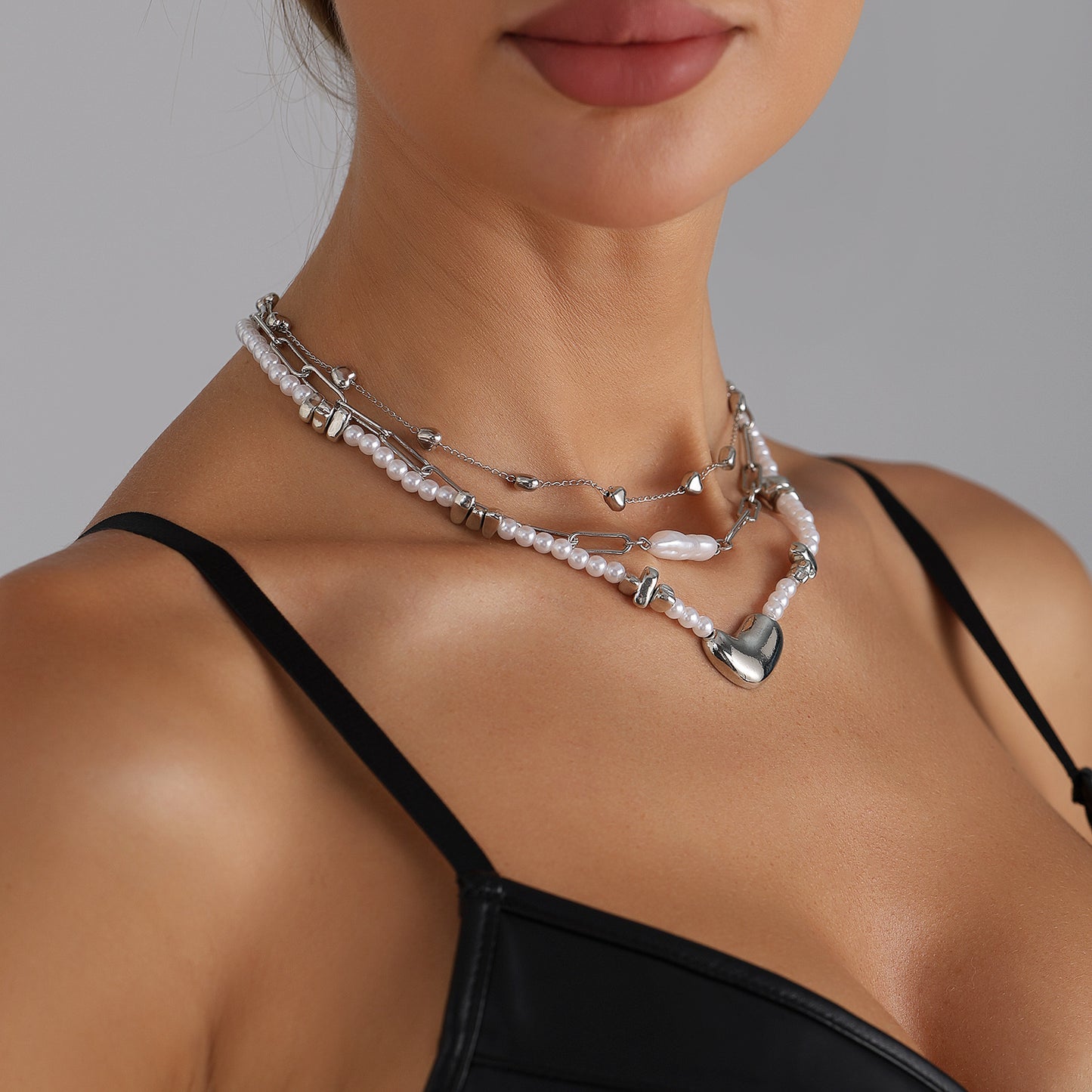 Luxury Geometric Heart Alloy Plated Necklace with Pearl Inlay for Women