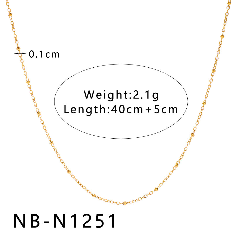 Collana con pendente geometrico minimalista da donna con design a intaglio, catena in acciaio inossidabile e finitura placcata sottovuoto in oro 18 carati